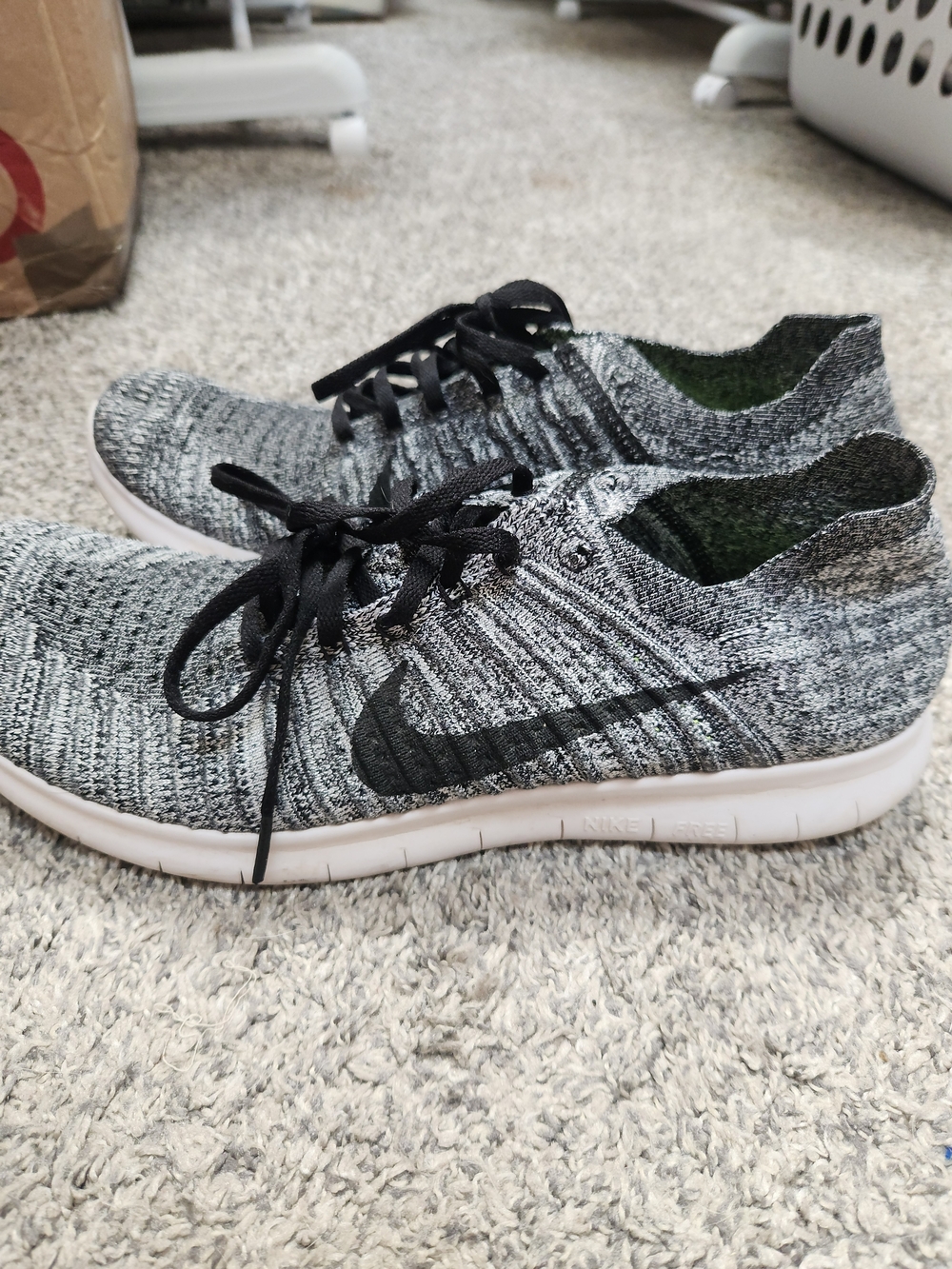 Nike Women’s Black & Gray Knit Low-Top Sneakers